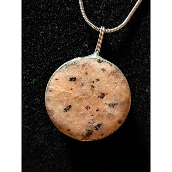 Pink stone wrapped in sterling silver with 20" chain - Picture 1 of 3